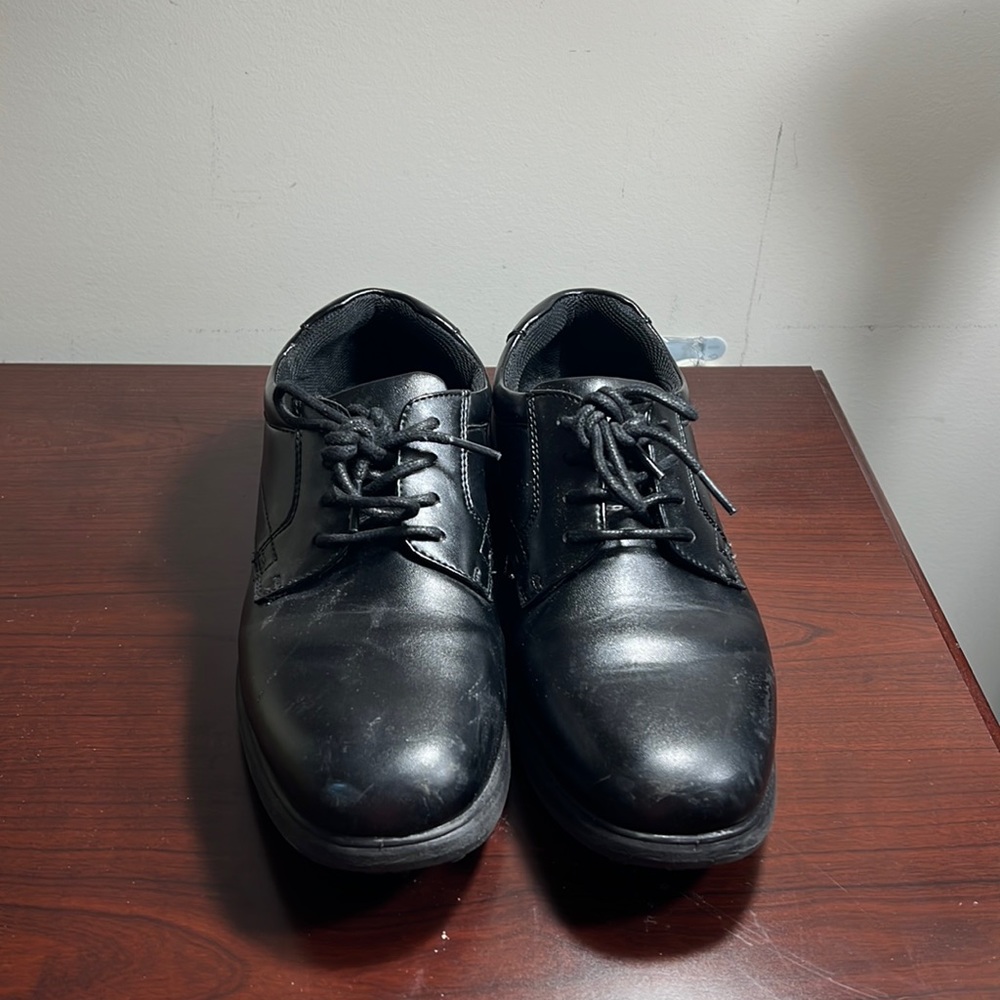 Men’s 8.5 Black Work Shoes
